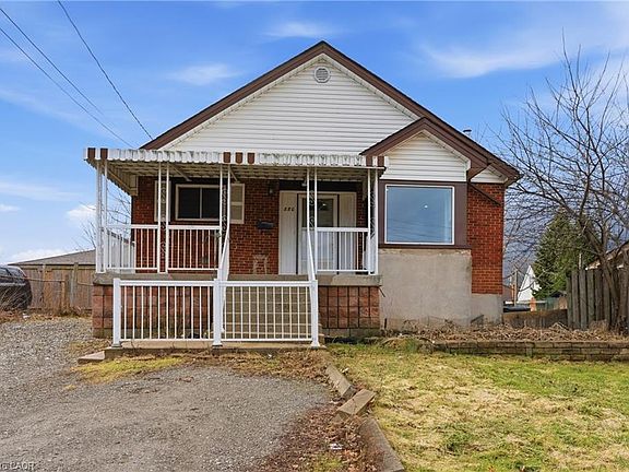 5th image of 880 Lawrence Rd