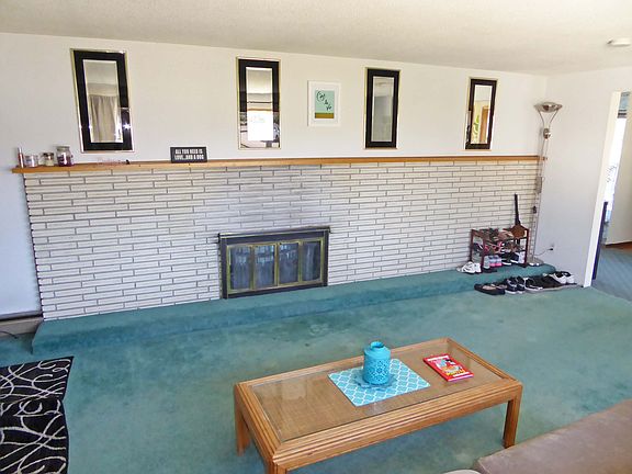 2nd image of 319 Sunny Dr