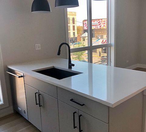 3rd image of 1046 W Cornelia Ave