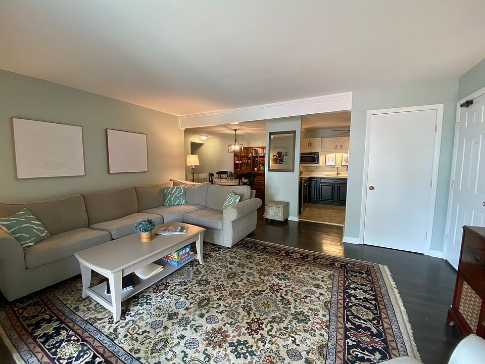 2nd image of 969 Golf Course Rd APT 1