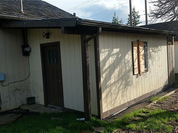 4th image of 2513 Cherry St