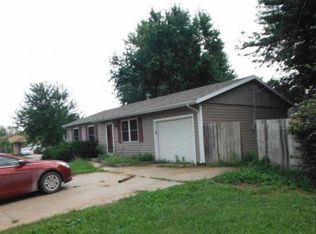 627 N 4th St, Carbondale, KS 66414