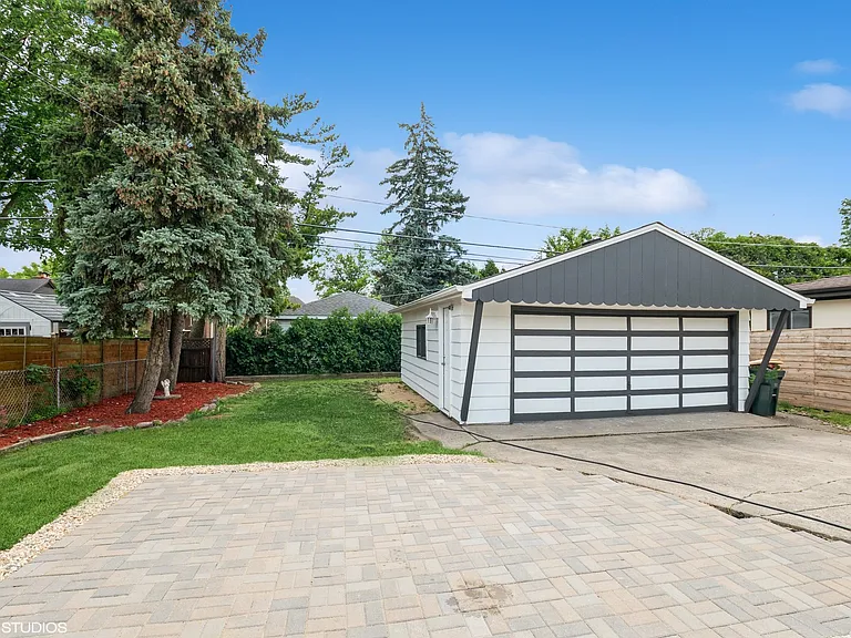 1001 Oakton St — Photo 32