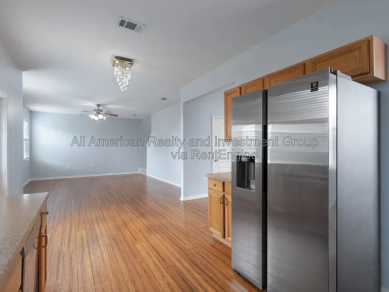 406 Peoria Blvd — Photo 10