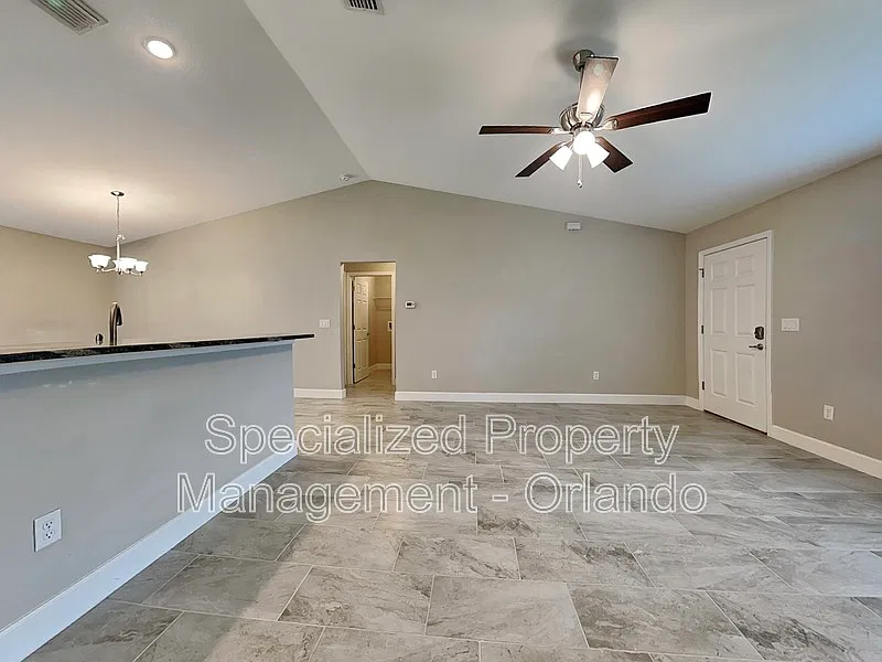 3 bed, 2.0 bath, 1439 sqft, $1,599 — Photo 2