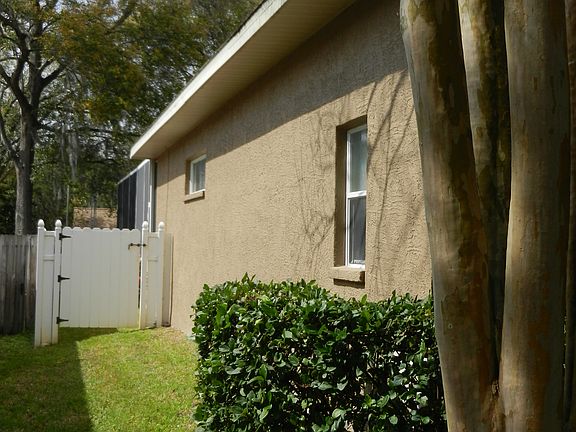 3rd image of 282 Brookside Ct