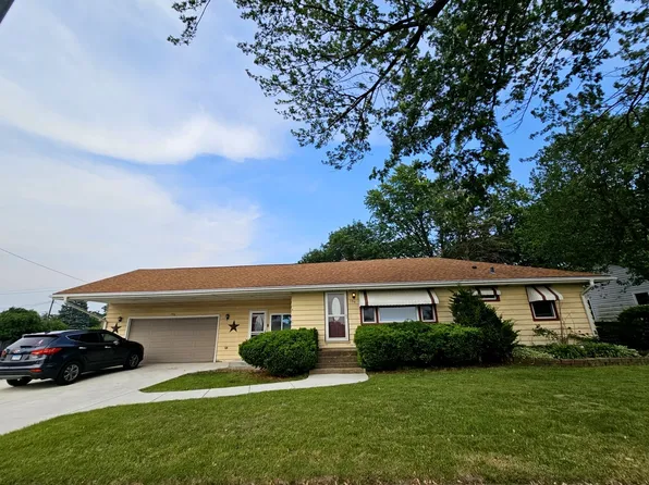 155 S McLean Blvd, Elgin, IL 60123