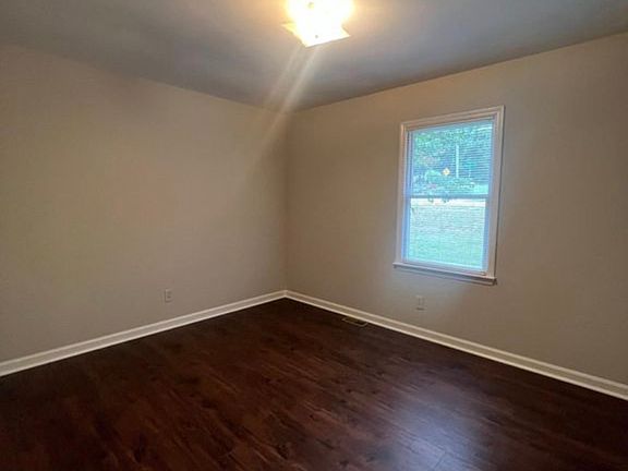 4th image of 309 Elmhurst Ave