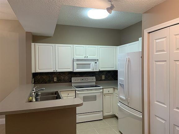 4th image of 16108 Harbour Vista Cir