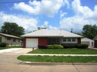 2047 Roach St, Salina, KS 67401