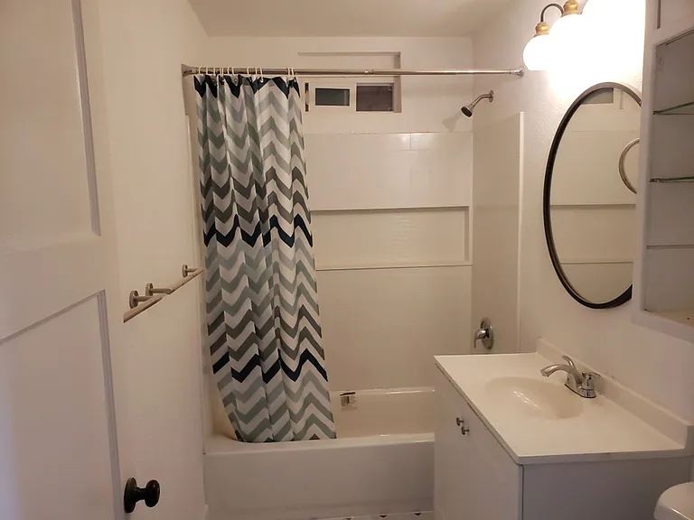 555 W Whittier Ave — Photo 32