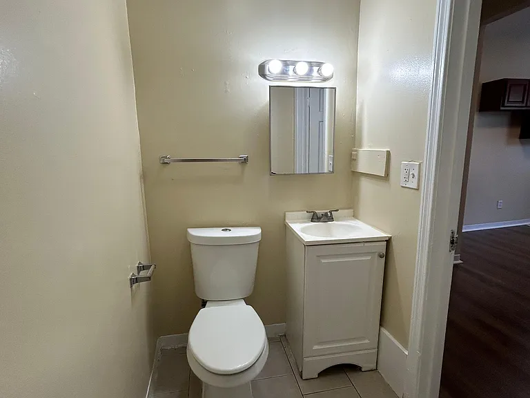 138 Hallock Ave #R2 — Photo 12