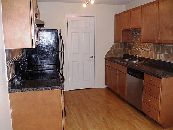 4th image of 1370 Brook St APT D