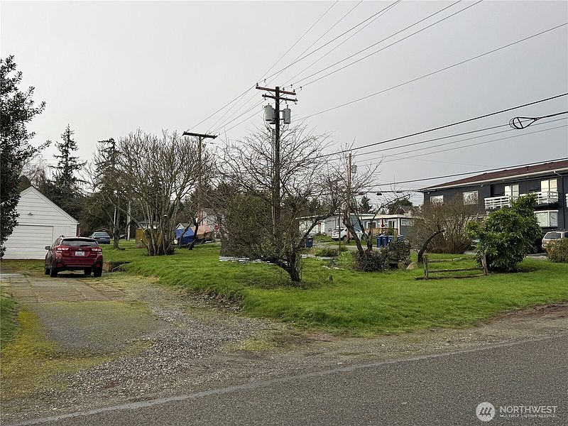 2nd image of 817 34th Street
