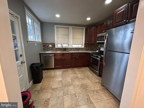 4th image of 549 E Sanger St