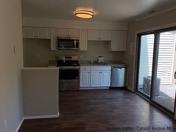 4th image of 22 Sunny Brook Cir