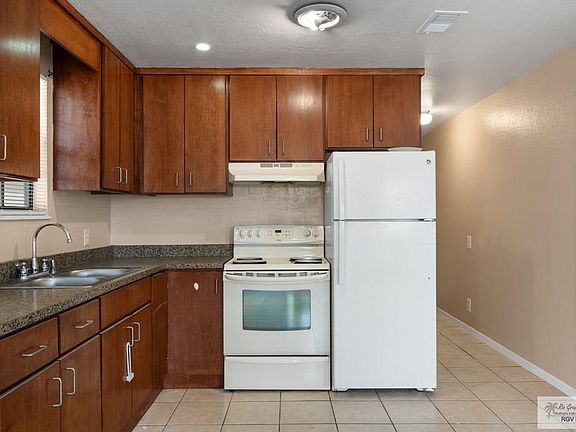 4th image of 203 E 2nd St