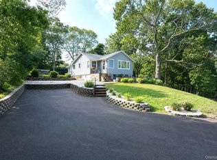 69 Hill Dr, Riverhead, NY 11901
