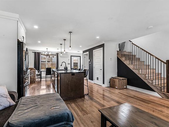 4th image of 64 Moffatt Road