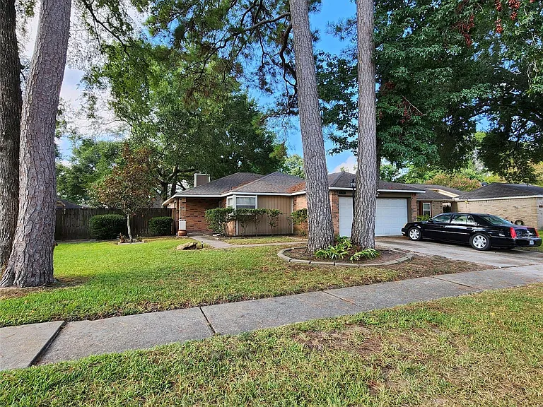 6938 Foxbrook Dr — Photo 1