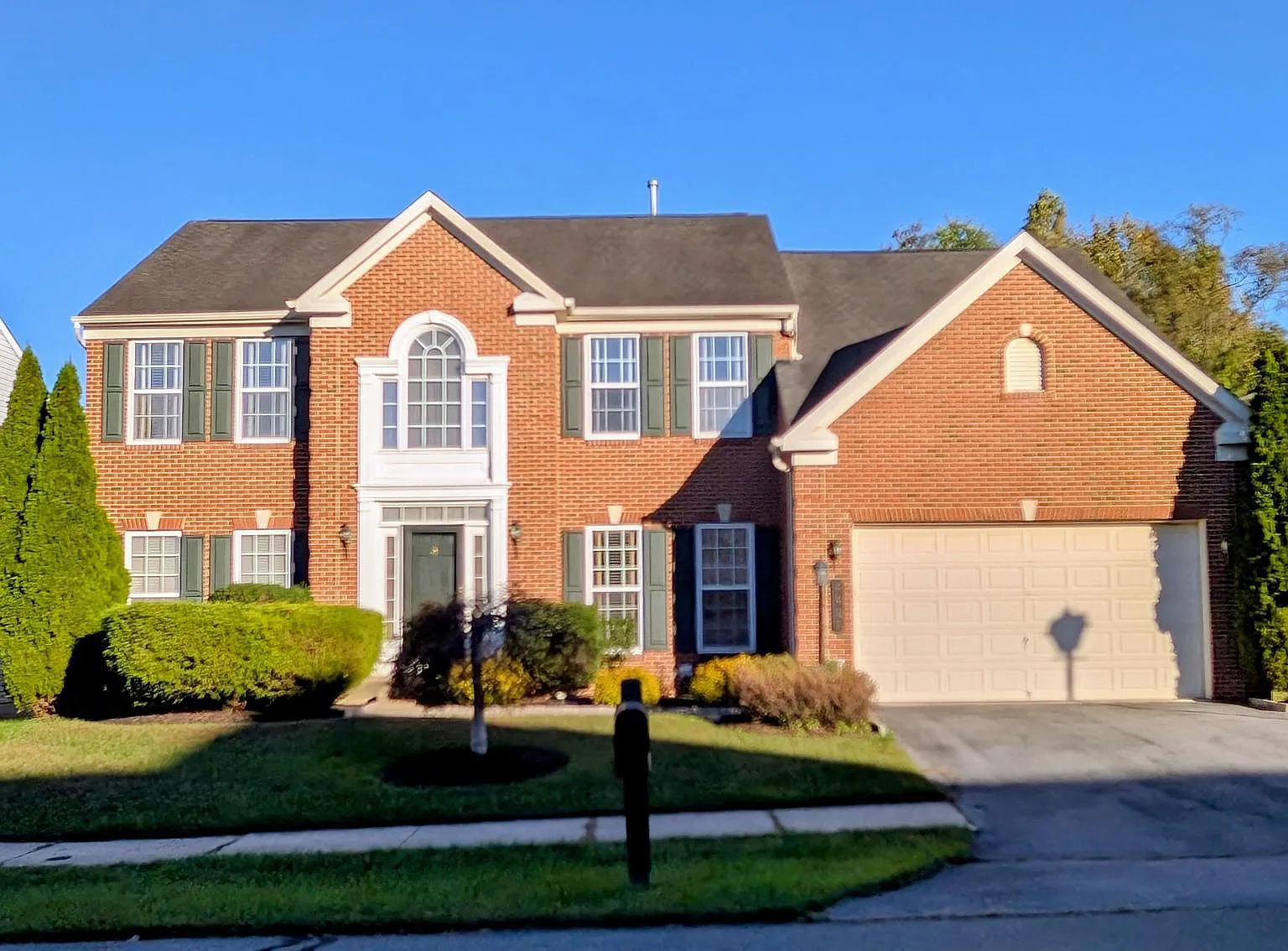 4 bed, 3.5 bath, 5280 sqft, $4,700 — Photo 1