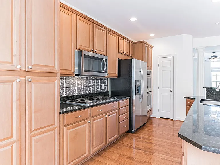 908 W Glebe Rd — Photo 10