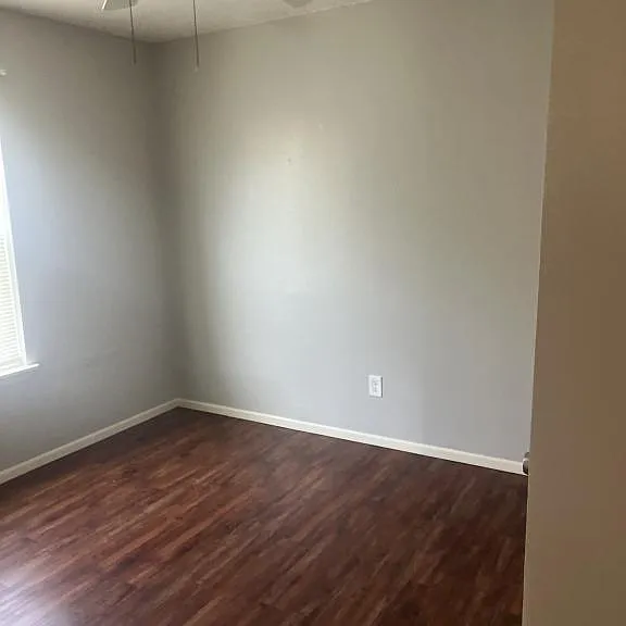 206 E Sycamore Ln — Photo 2