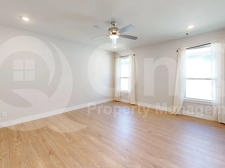 324 Palo Duro St — Photo 10