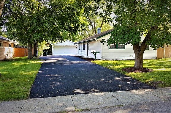3rd image of 1137 Chippewa Cir
