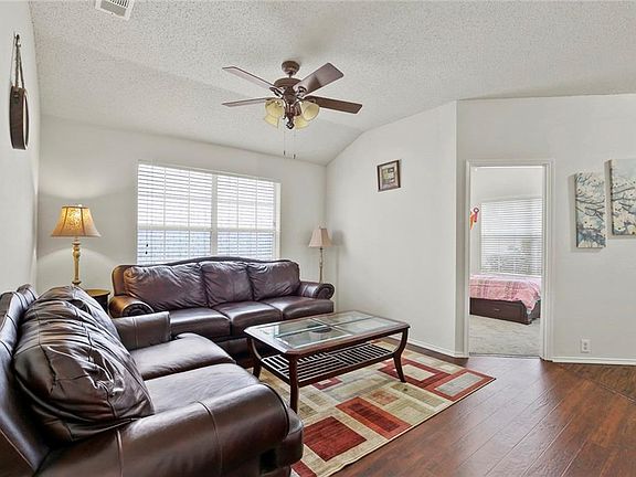 4th image of 203 Lakefront Dr