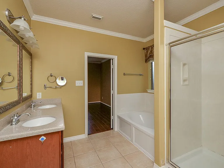 4019 Jade Cove Ln — Photo 12