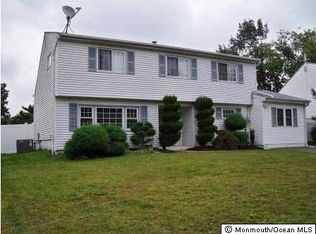 30 Stoneybrook Dr, Old Bridge, NJ 08857