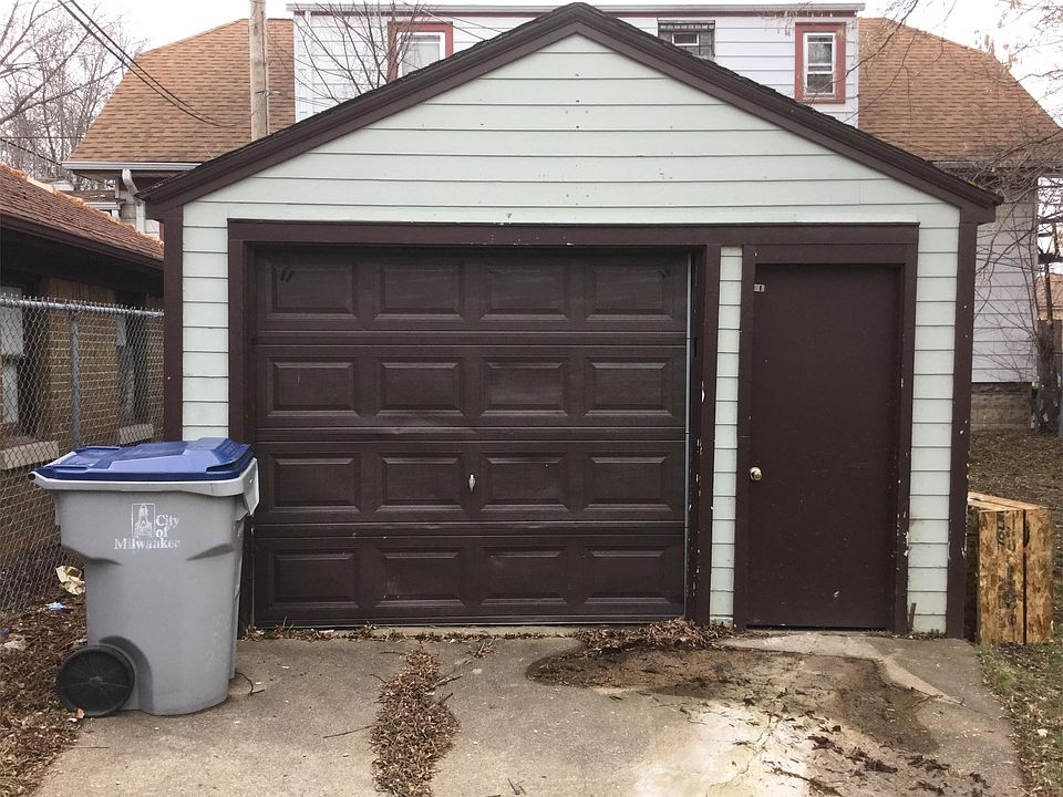 2nd image of 1707 W Capitol Dr