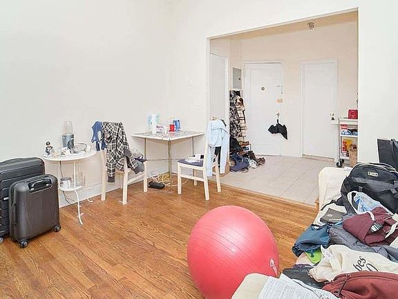3rd image of 724 Amsterdam Ave #2BB
