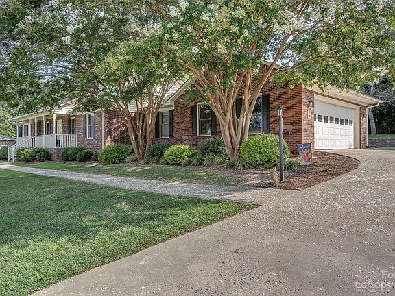 4th image of 113 Butternut Dr