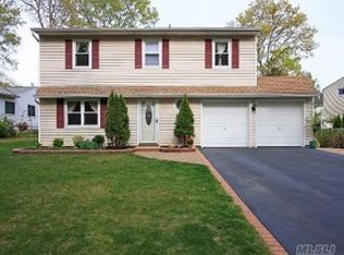 26 Mildred Ct, Nesconset, NY 11767
