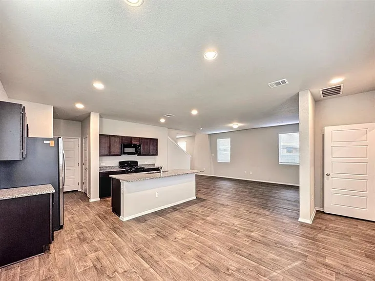 156 Edward R Gaytan St — Photo 19
