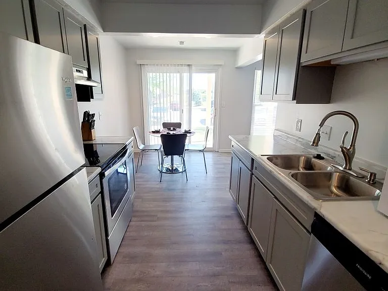 Sugarbush Apartments — Photo 242