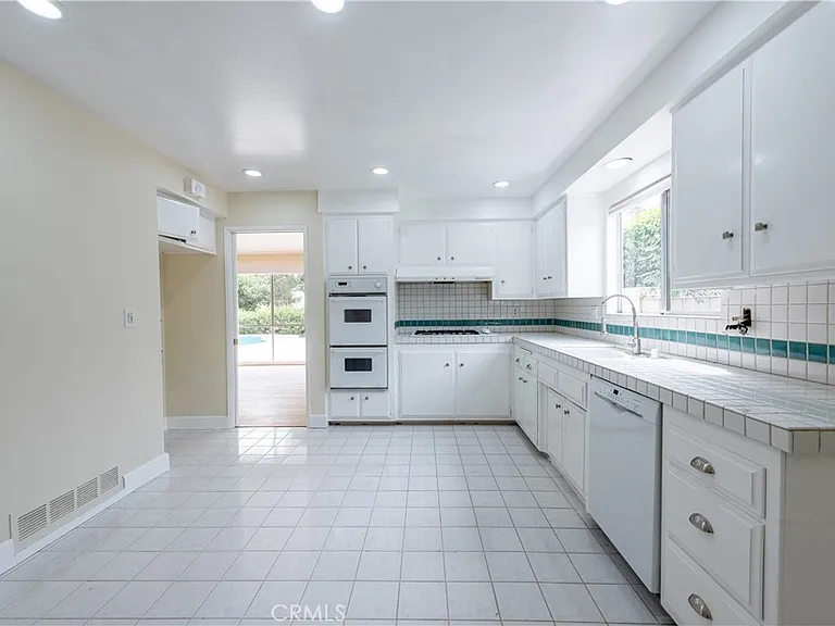 24221 Hatteras St — Photo 16