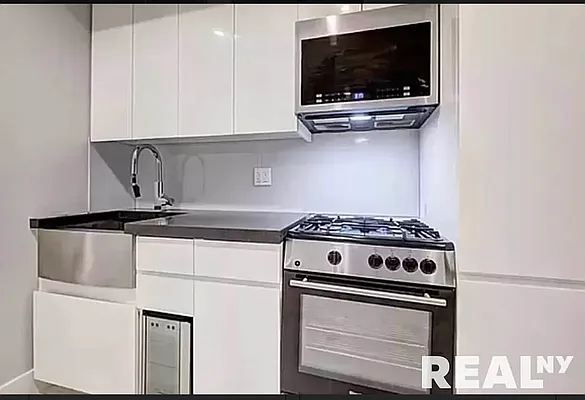Rented by REAL New York | media 15