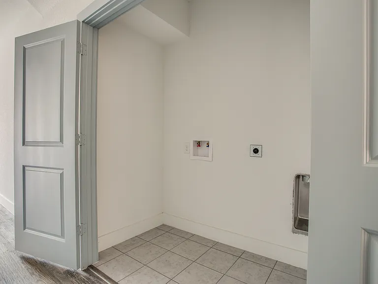 3218 Forest Park Blvd — Photo 10