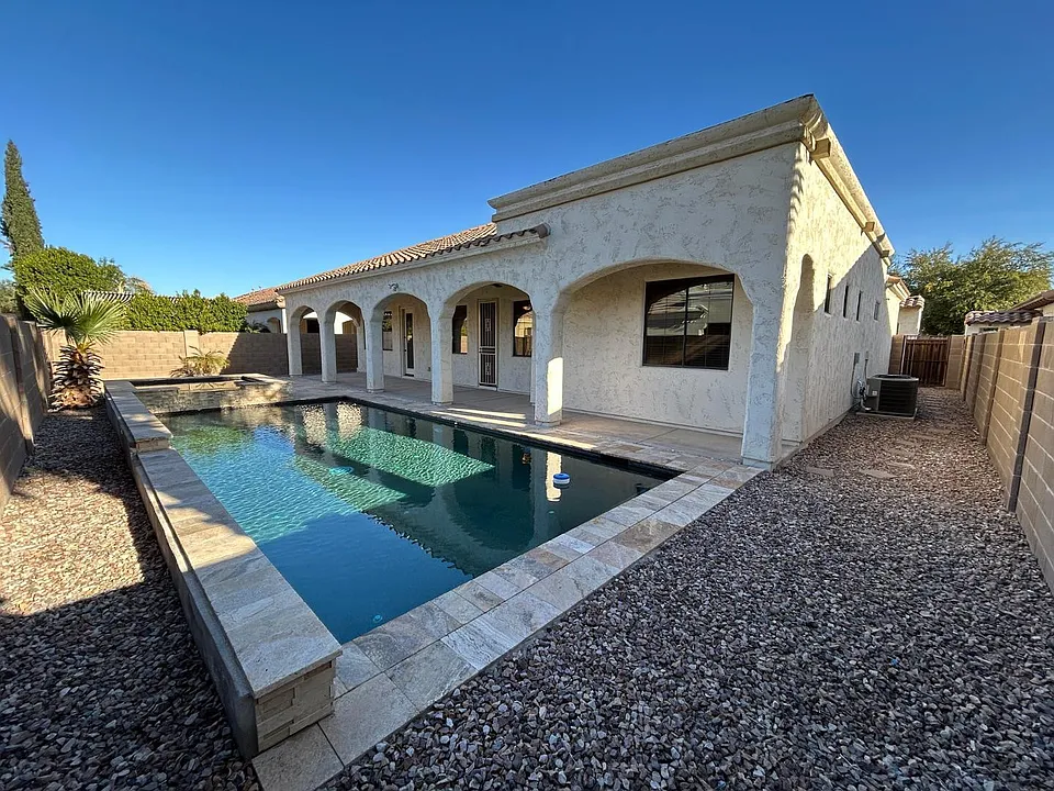 831 W Sycamore Ct