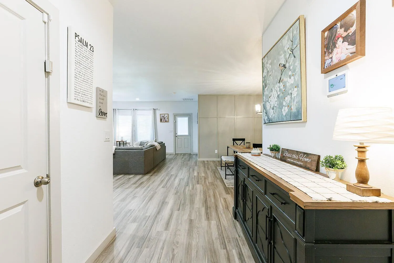4 bed, 2.0 bath, 2043 sqft, $2,600 — Photo 3