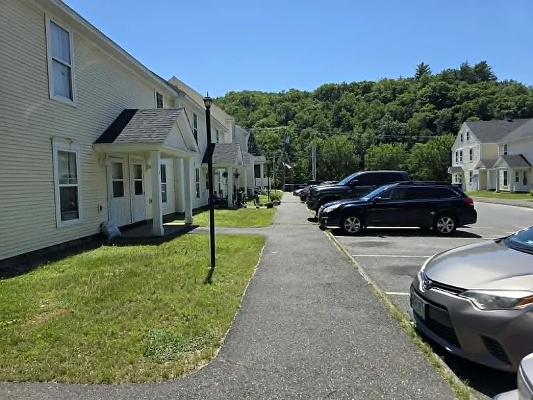 18 Main St #10 — Photo 18