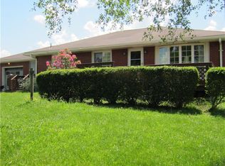 381 Pleasant Dr, Aliquippa, PA 15001