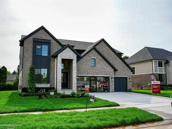 24610 Sawgrass Dr, Macomb, MI 48042