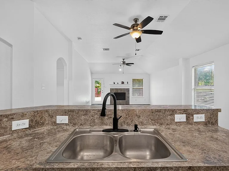 9324 Warren Dr — Photo 10