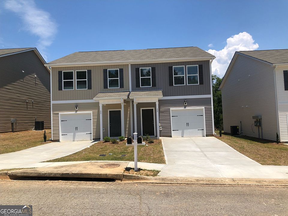 1st image of 444 Oakwood Dr