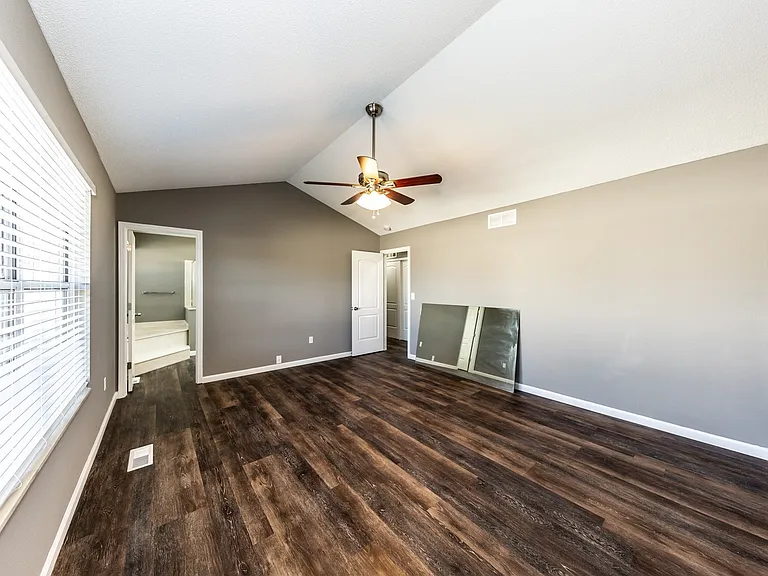 1113 S Walnut St — Photo 15