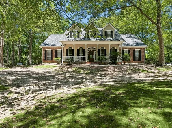 213 Hawthorne Hollow Dr, Madisonville, LA 70447